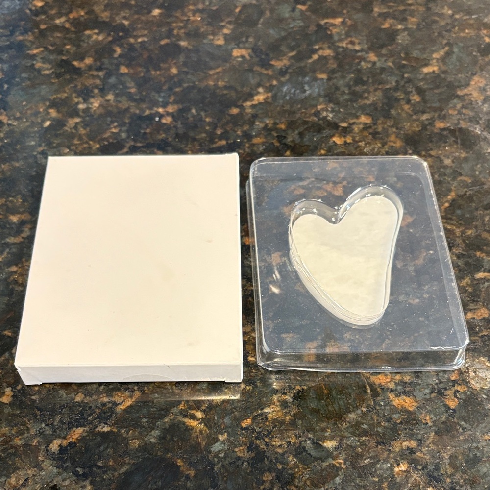 New Quartz Heart-Shaped Gua Sha Facial Tool